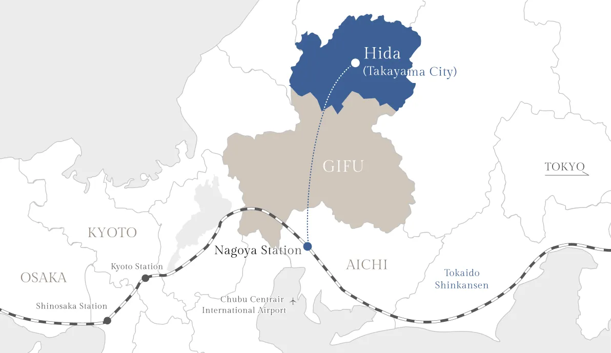 関西・中部地方へアップされた東海道新幹線沿線の日本地図：新大阪駅、京都駅、名古屋駅に円の印があり、東京方面へ矢印が引かれおり、名古屋駅から飛騨（高山市）に点線が引かれている。その他中部国際空港の場所が示されている。