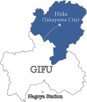 岐阜県の地図：主要な都市である高山市（飛騨地域）が青で強調され、名古屋駅からの経路が点線で示されている。