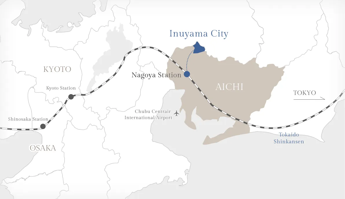 関西・中部地方へアップされた東海道新幹線沿線の日本地図：新大阪駅、京都駅、名古屋駅に円の印があり、東京方面へ矢印が引かれおり、名古屋駅から犬山市に点線が引かれている。その他中部国際空港の場所が示されている。